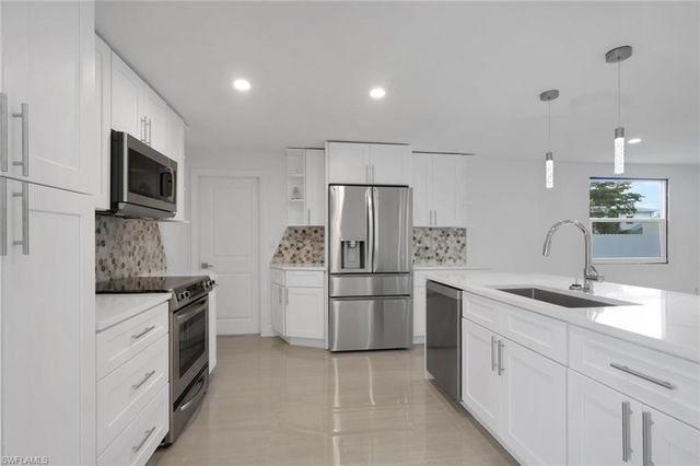2181 52nd LN SW, Naples, FL 34116