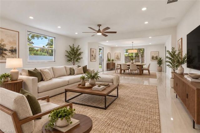 2181 52nd LN SW, Naples, FL 34116