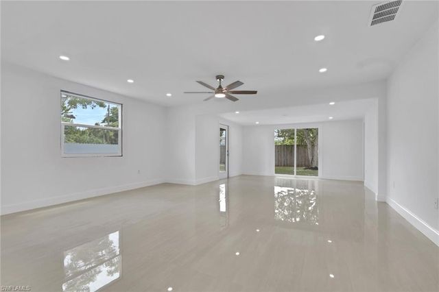 2181 52nd LN SW, Naples, FL 34116
