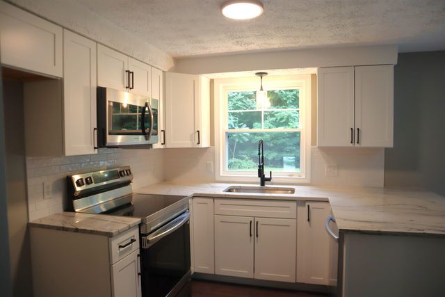 93 Jason Drive, Goffstown, NH 03045