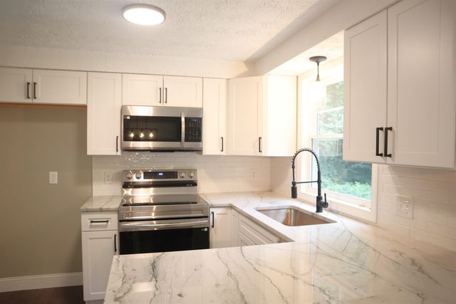 93 Jason Drive, Goffstown, NH 03045