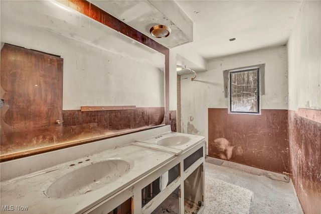 12173 Bradford Drive, Chardon, OH 44024