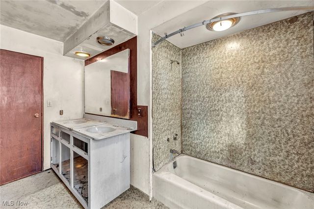 12173 Bradford Drive, Chardon, OH 44024