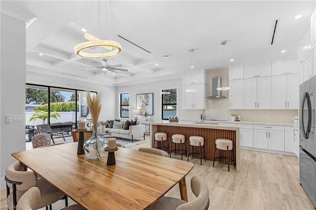 859 108th AVE N, Naples, FL 34108