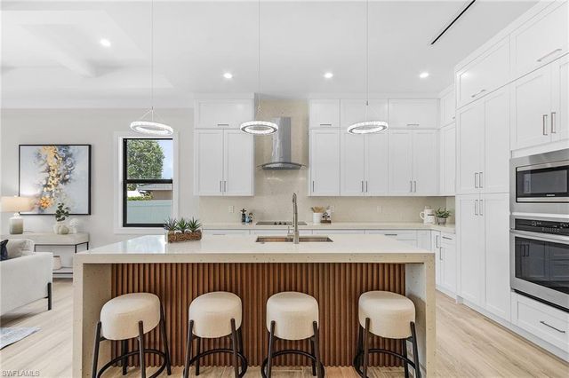 859 108th AVE N, Naples, FL 34108