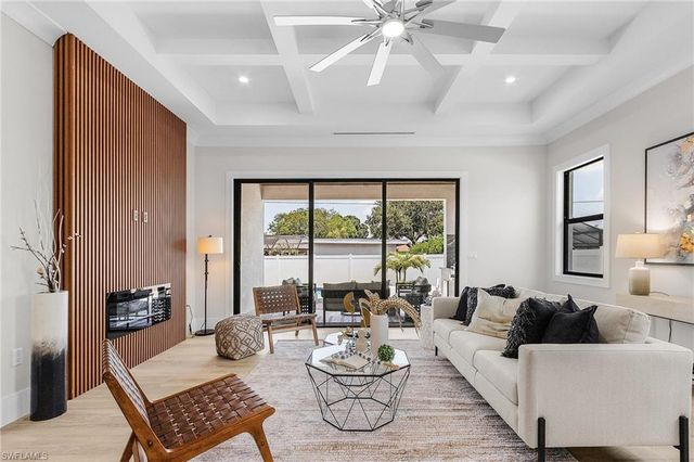 859 108th AVE N, Naples, FL 34108