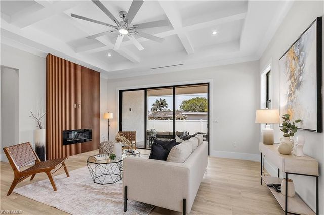 859 108th AVE N, Naples, FL 34108