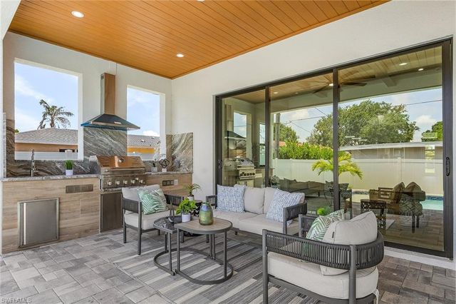 859 108th AVE N, Naples, FL 34108