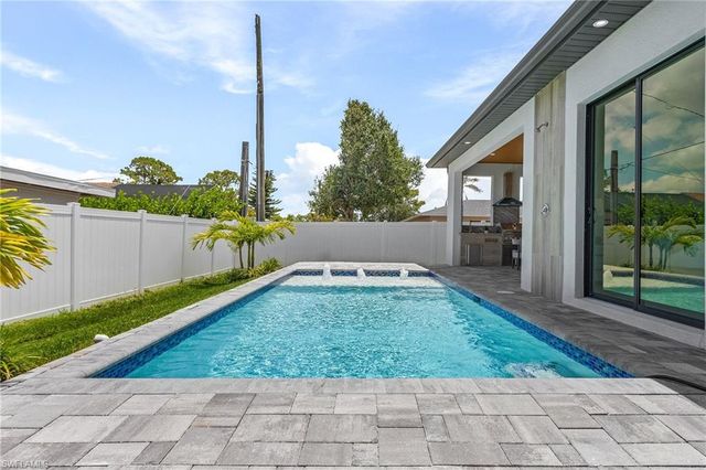 859 108th AVE N, Naples, FL 34108