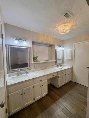 917 Clear View Drive, Bedford, TX 76021