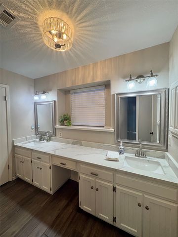 917 Clear View Drive, Bedford, TX 76021