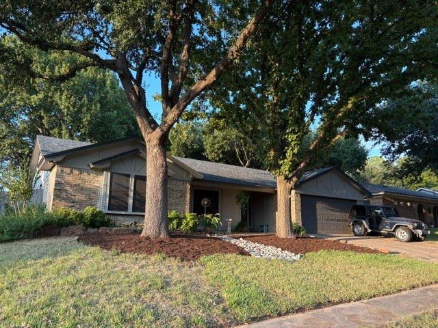 917 Clear View Drive, Bedford, TX 76021