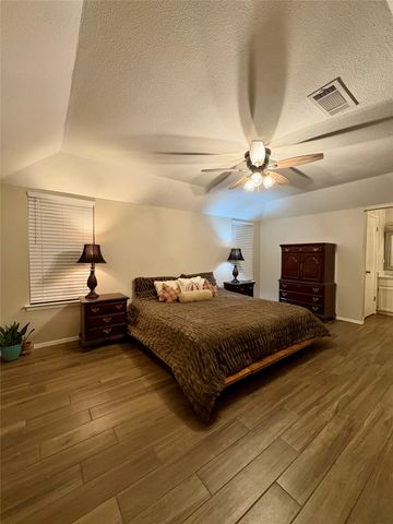 917 Clear View Drive, Bedford, TX 76021