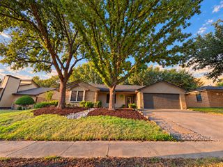 917 Clear View Drive, Bedford, TX 76021