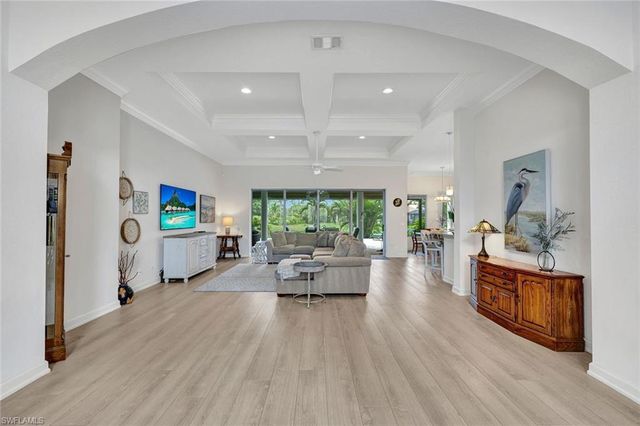 16075 Parque LN, Naples, FL 34110