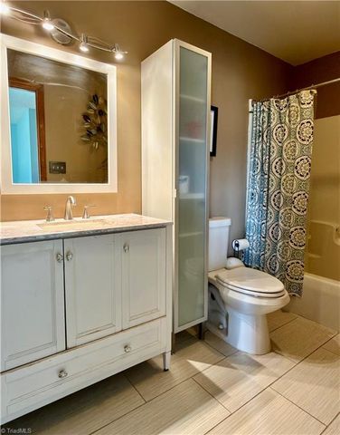 206 Larkspur Lane, Thomasville, NC 27360