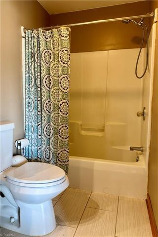 206 Larkspur Lane, Thomasville, NC 27360