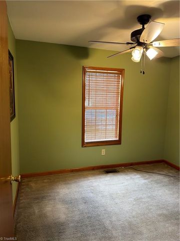 206 Larkspur Lane, Thomasville, NC 27360