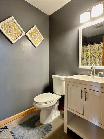 206 Larkspur Lane, Thomasville, NC 27360