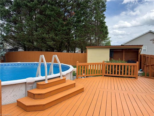 206 Larkspur Lane, Thomasville, NC 27360