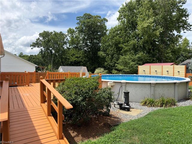 206 Larkspur Lane, Thomasville, NC 27360