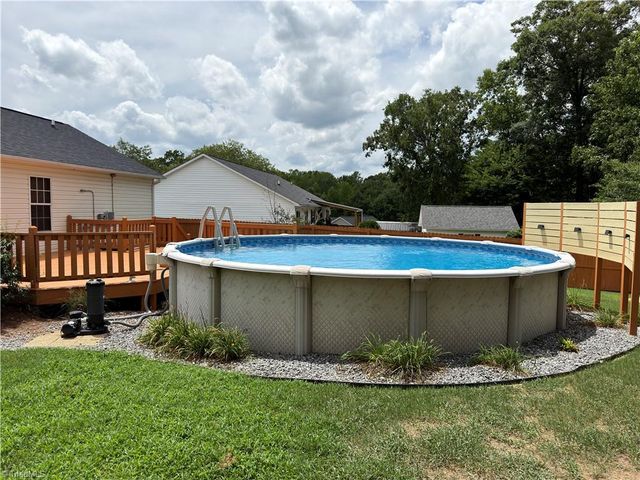 206 Larkspur Lane, Thomasville, NC 27360