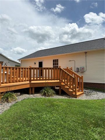 206 Larkspur Lane, Thomasville, NC 27360
