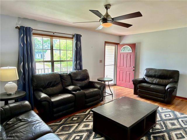 206 Larkspur Lane, Thomasville, NC 27360
