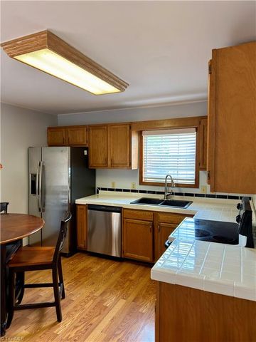 206 Larkspur Lane, Thomasville, NC 27360