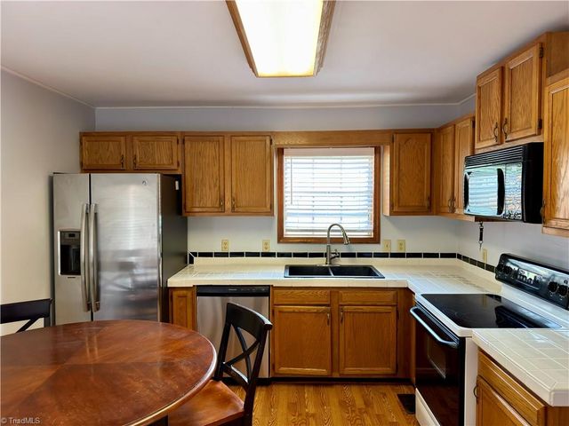 206 Larkspur Lane, Thomasville, NC 27360