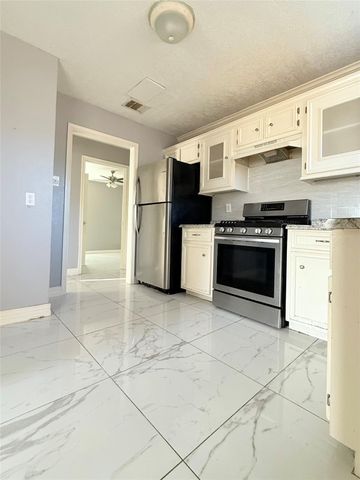 1108 Mobile Drive, Pasadena, TX 77506