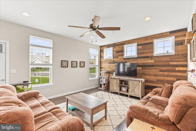 1654 HARALSON DR, Mechanicsburg, PA 17055