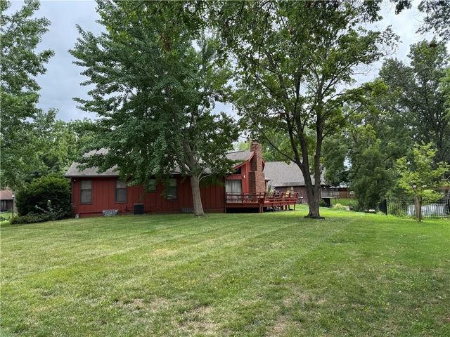 12325 Pinehurst Drive, Kansas City, KS 66109