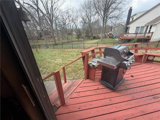 12325 Pinehurst Drive, Kansas City, KS 66109