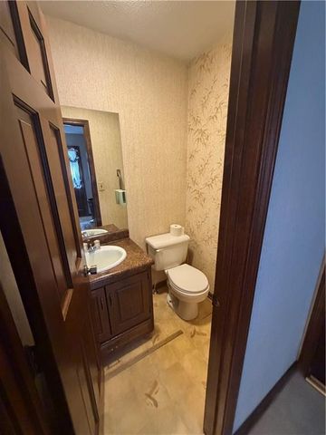 12325 Pinehurst Drive, Kansas City, KS 66109