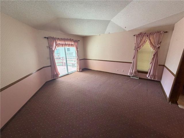 12325 Pinehurst Drive, Kansas City, KS 66109