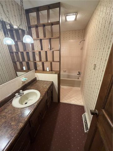 12325 Pinehurst Drive, Kansas City, KS 66109