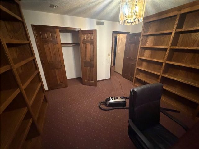 12325 Pinehurst Drive, Kansas City, KS 66109