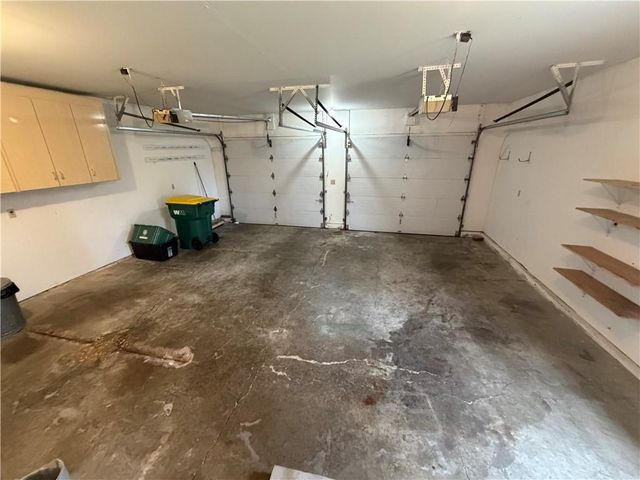 12325 Pinehurst Drive, Kansas City, KS 66109
