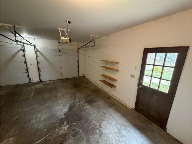 12325 Pinehurst Drive, Kansas City, KS 66109