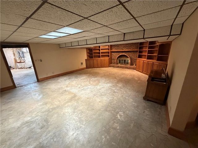 12325 Pinehurst Drive, Kansas City, KS 66109