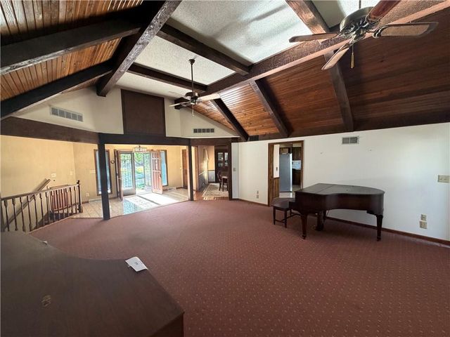 12325 Pinehurst Drive, Kansas City, KS 66109
