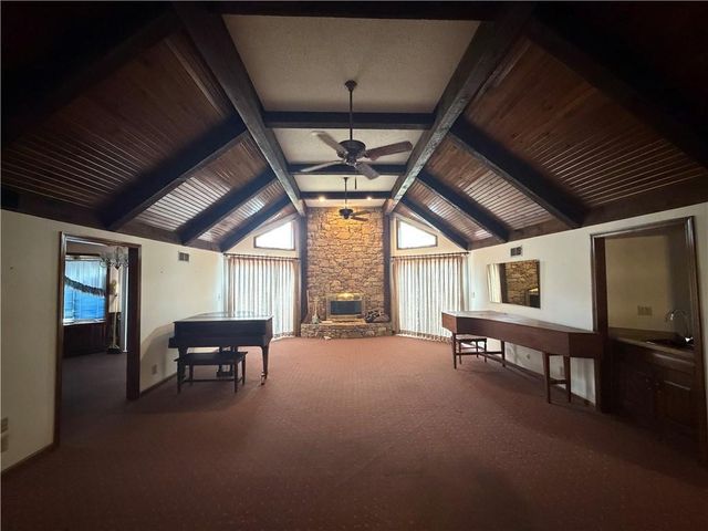 12325 Pinehurst Drive, Kansas City, KS 66109