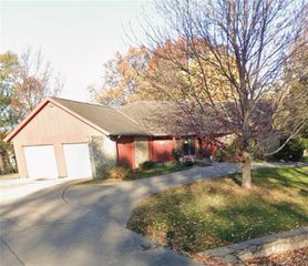 12325 Pinehurst Drive, Kansas City, KS 66109