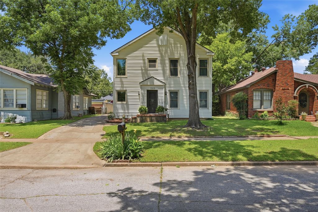 1325 W Main Street, Denison, TX 75020