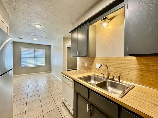 143 Barrett Place, Edmond, OK 73003