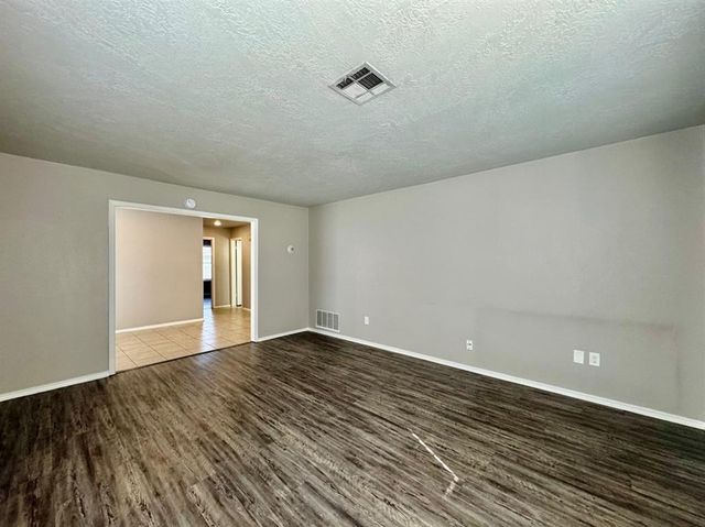 143 Barrett Place, Edmond, OK 73003