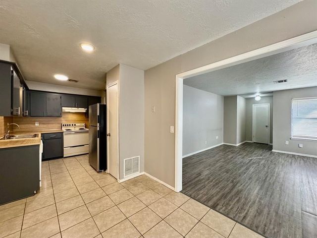 143 Barrett Place, Edmond, OK 73003