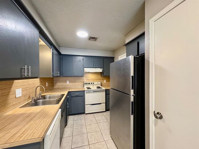 143 Barrett Place, Edmond, OK 73003