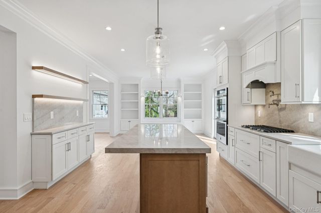 17 Cedar Lane, East Patchogue, NY 11772